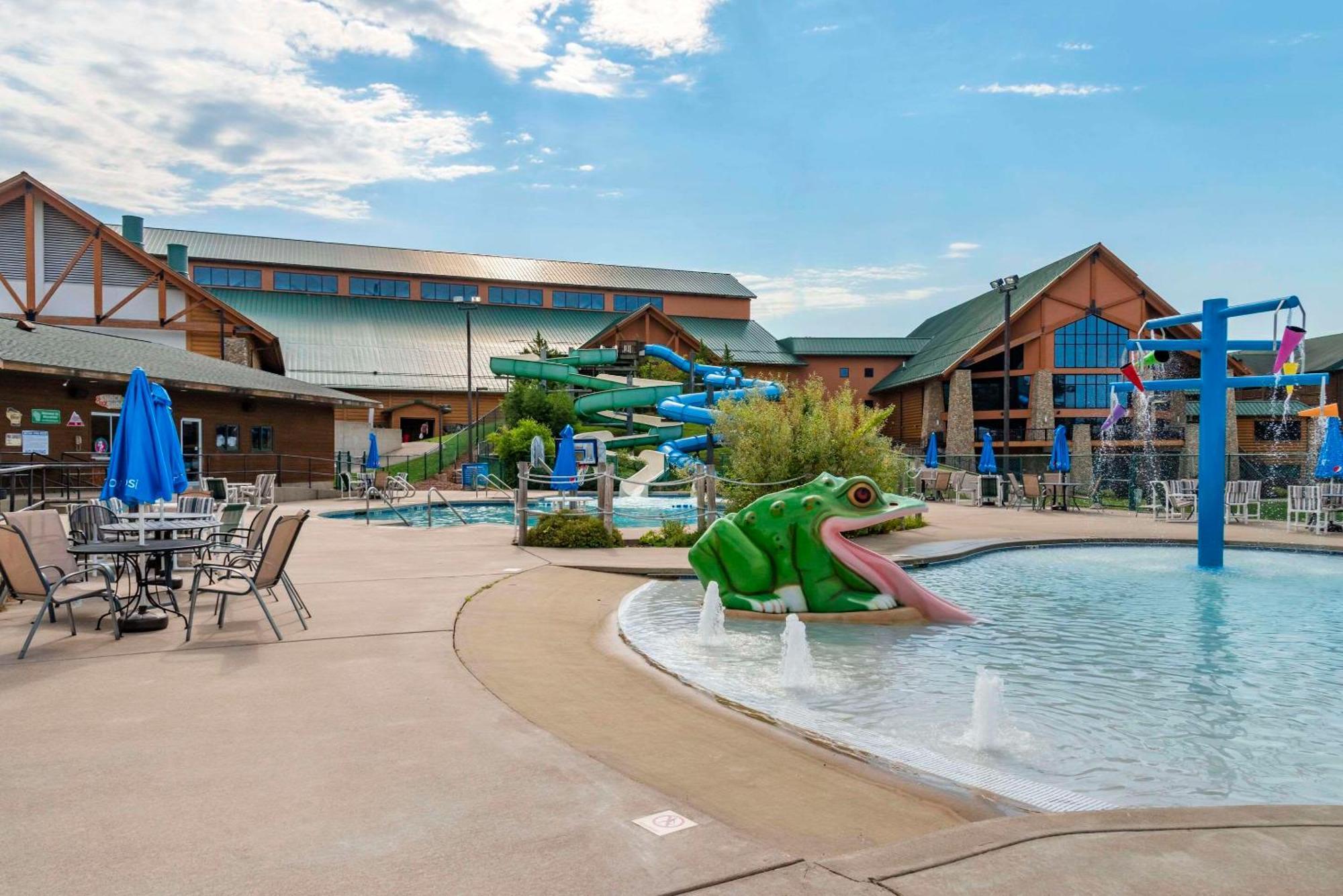 Warrens Three Bears Resort Waterpark Near Tomah Ascend Collection מראה חיצוני תמונה